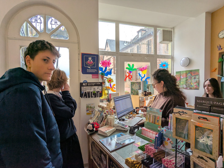 La classe de 2de6 participe au projet " jeunes en librairie"